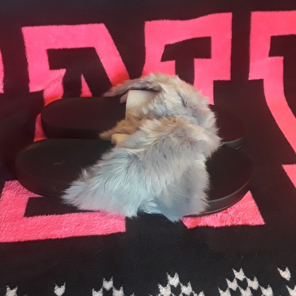 NWT Pink VS Furry Gray Slides - Picture 2 of 6